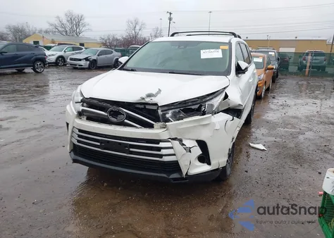 2017 Toyota Highlander Le Plus z USA, uszkodzony, nr VIN 5TDBZRFH0HS382166